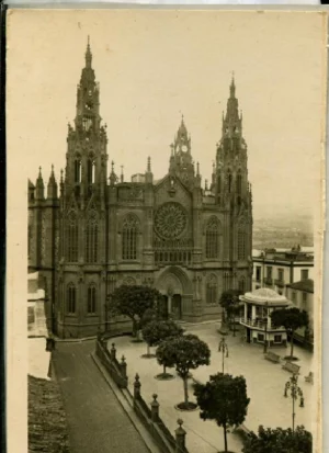 POSTAL GRAN CANARIA Gran Canaria, catedral de Arucas, ediciones BAENA .años 30