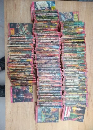 150 novelas de COMANDOS de Valenciana, dibujo cubierta de JOSE LUIS, + 16 que no se aprecia el nº