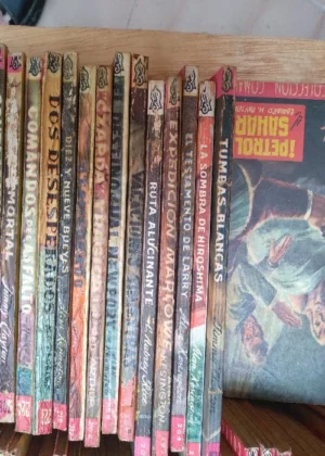 150 novelas de COMANDOS de Valenciana, dibujo cubierta de JOSE LUIS, + 16 que no se aprecia el nº