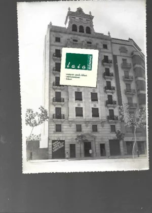 fotografía original edificio en pintor Benedito Valencia, fotografo Vidal Corella ,23x 17 cm