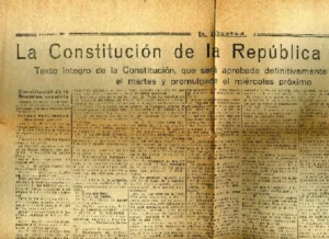 CONSTITUCION DE LA REPUBLICA ESPAÑOLA, pag 7-8 diario LA LIBERTAD 3 diciembre 1931, a dos caras, 40x 54 cm. Papel viejo que se corta en los pliegues