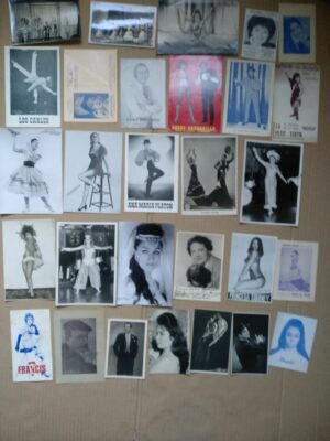 ESPECTACULO MUSICAL REVISTA VARIEDADES 132 fotos actores/ actrices de ellas 50 con firma y dedicatoria 29 con nombre 2 catalogos compañia actores y 2 folletos locales de espectaculos